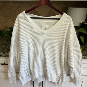American Eagle White Oversized waffle-knit V-neck pullover Size: M